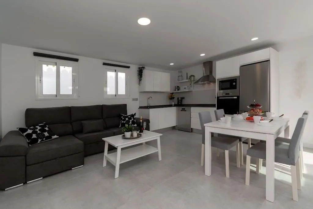 Bungalow Con Piscina Comunitaria Y Terraza Privada Chayofa Spain