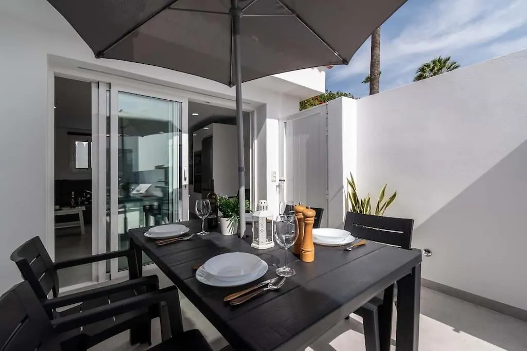 Bungalow Con Piscina Comunitaria Y Terraza Privada Chayofa 0*,